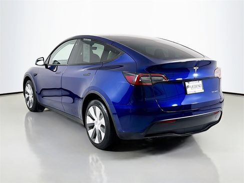 Used 2022 Tesla Model Y Long Range image 8