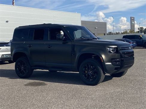 Used 2021 Land Rover Defender 110 SE image 4