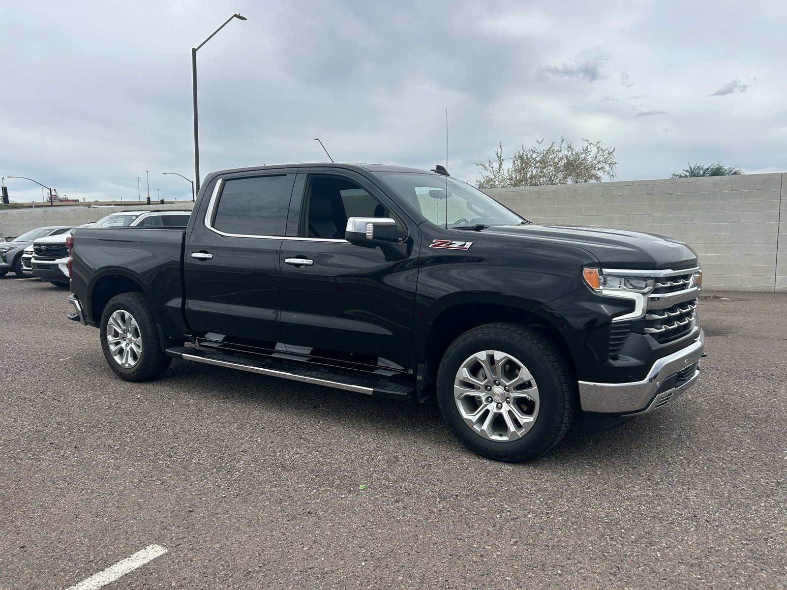 Used 2024 Chevrolet Silverado 1500 LTZ w/ LTZ Premium Package AWD/4WD image 7