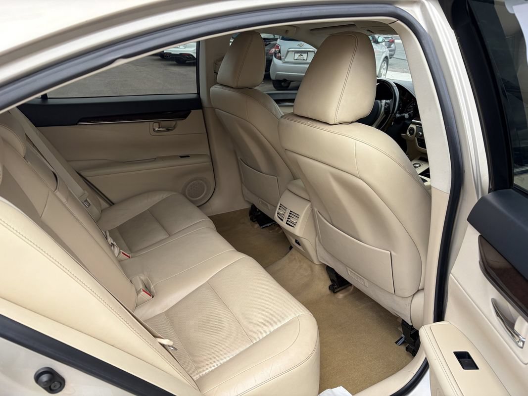 Used 2014 Lexus ES 350 w/ Luxury Package FWD image 12