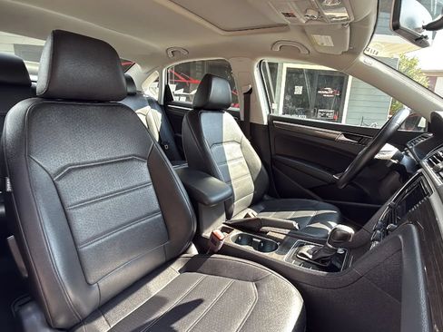 Used 2018 Volkswagen Passat 2.0T SE FWD image 28