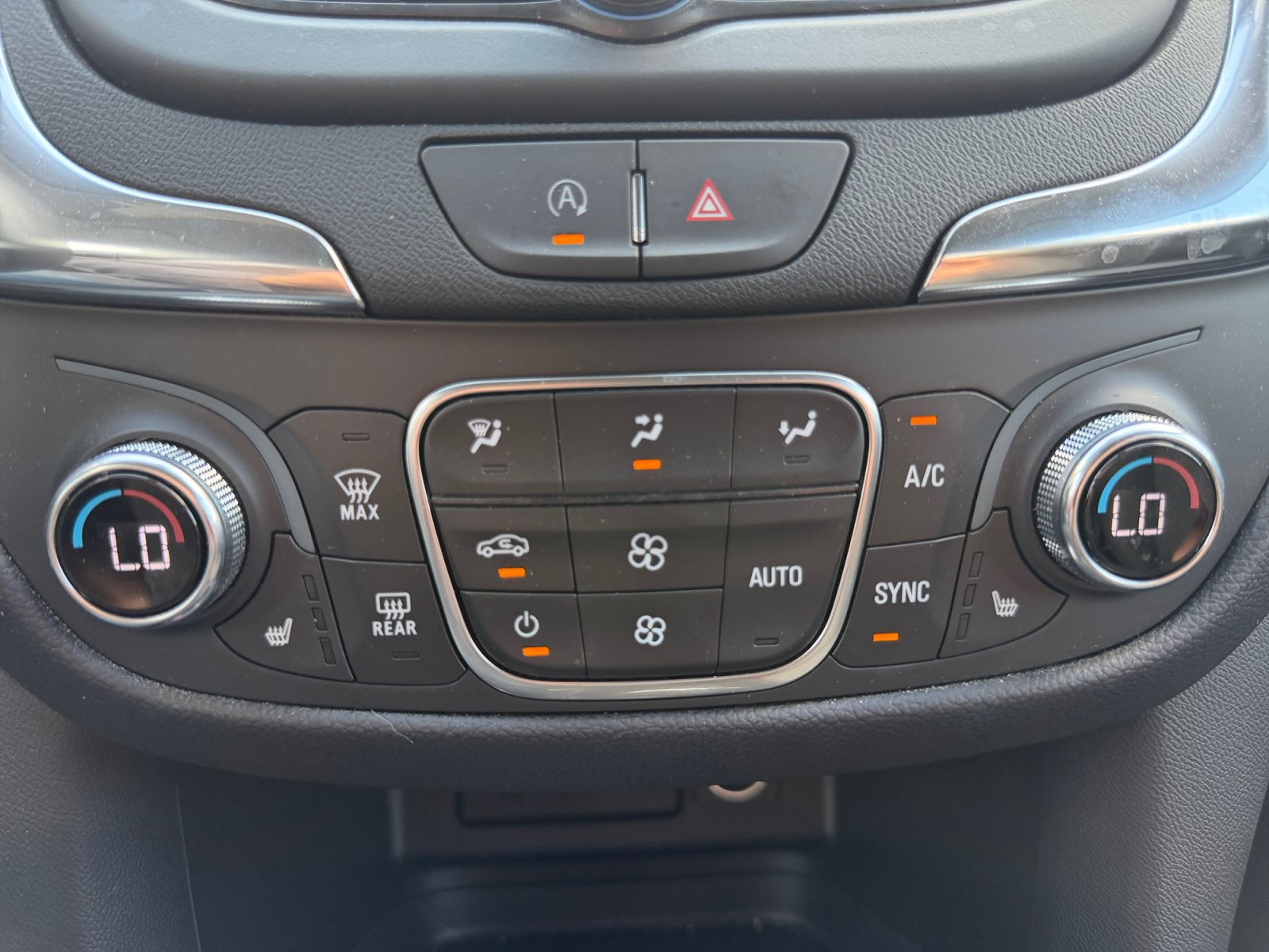 Used 2024 Chevrolet Equinox LT FWD image 14