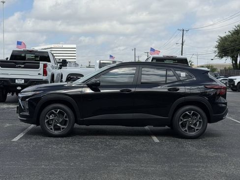 New 2026 Chevrolet Trax LT w/ Driver Confidence Package FWD image 4