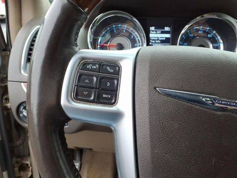 Used 2012 Chrysler Town & Country Limited w/ Luxury Group image 9