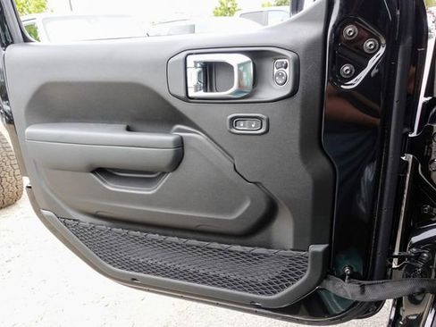 New 2025 Jeep Gladiator Willys image 23