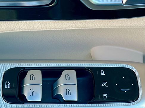 Certified 2025 Mercedes-Benz GLC 300 4MATIC image 31