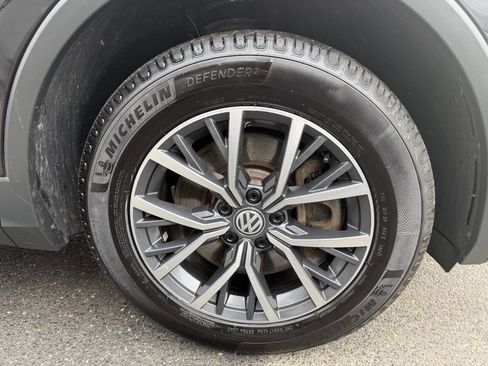 Used 2020 Volkswagen Tiguan SE w/ Panoramic Sunroof Package image 14