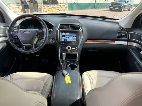 Used 2018 Ford Explorer Platinum image 26