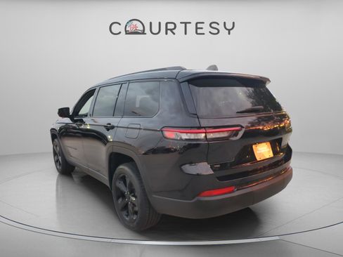 Certified 2022 Jeep Grand Cherokee L Altitude image 2