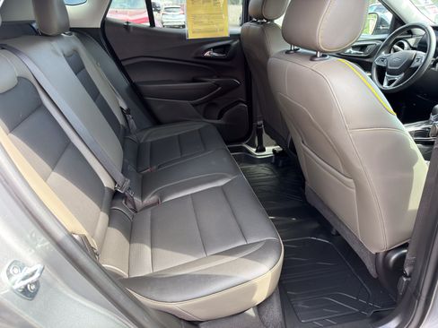 Used 2024 Chevrolet Trax ACTIV w/ Sunroof Package FWD image 12