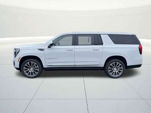 New 2026 GMC Yukon XL Denali w/ Denali Reserve Package image 2
