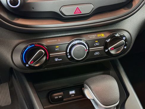 Used 2025 Kia Soul LX w/ LX Technology Package FWD image 23