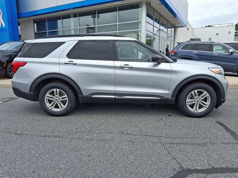 Used 2020 Ford Explorer XLT w/ Equipment Group 202A AWD/4WD image 8
