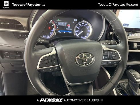 Used 2023 Toyota Highlander XLE image 31