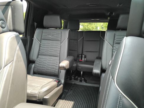 Used 2024 Cadillac Escalade ESV V w/ LPO, ONYX Package AWD/4WD image 30