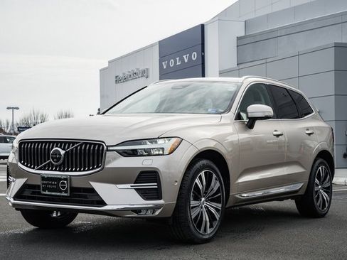 Certified 2023 Volvo XC60 B5 Plus w/ Climate Package image 3
