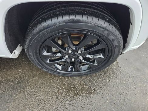 Used 2019 Jeep Grand Cherokee Altitude RWD image 11