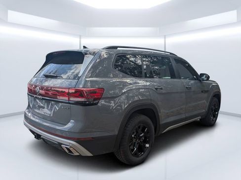 New 2026 Volkswagen Atlas Peak Edition image 3