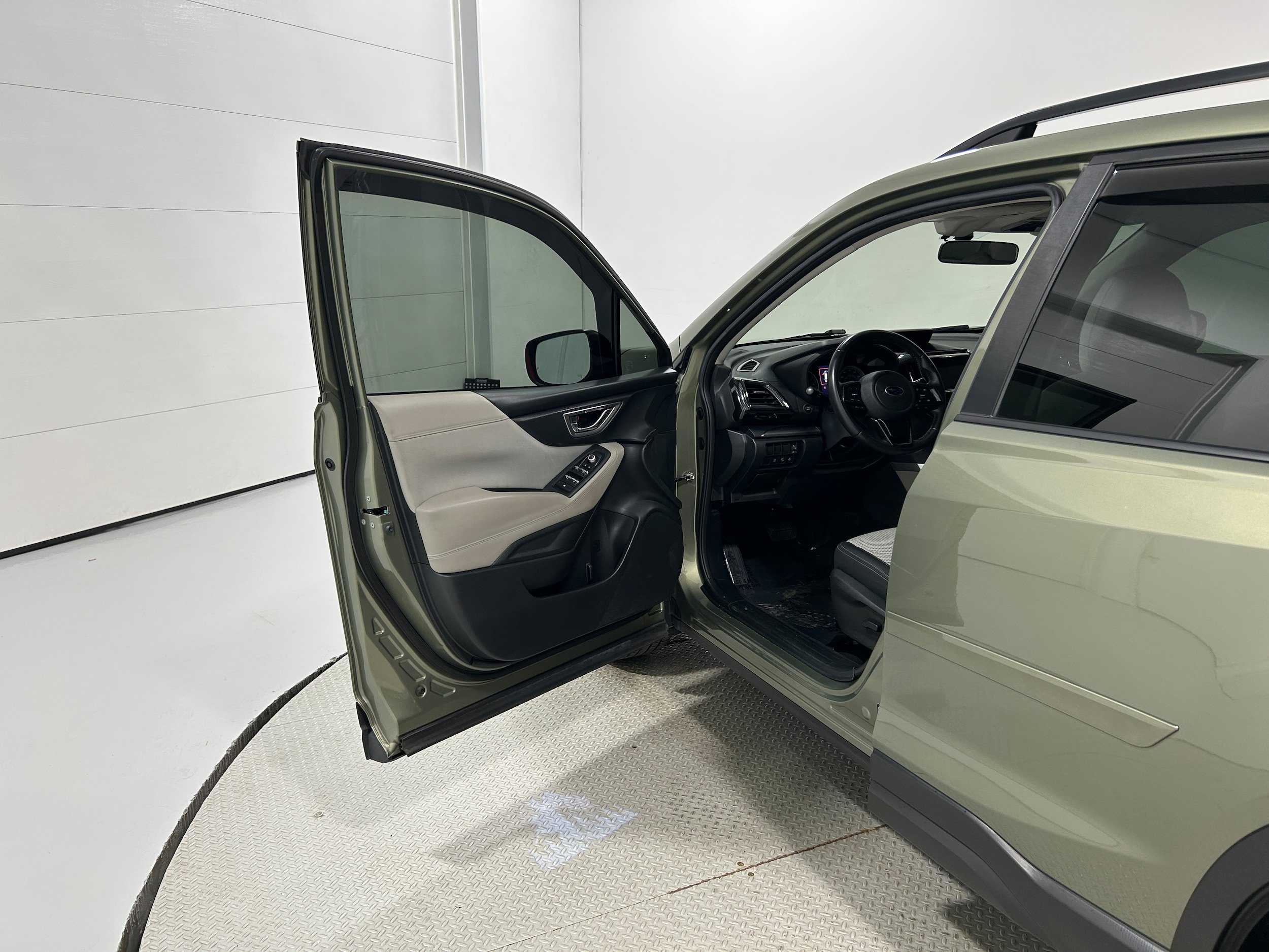 Used 2020 Subaru Forester Premium AWD/4WD image 23