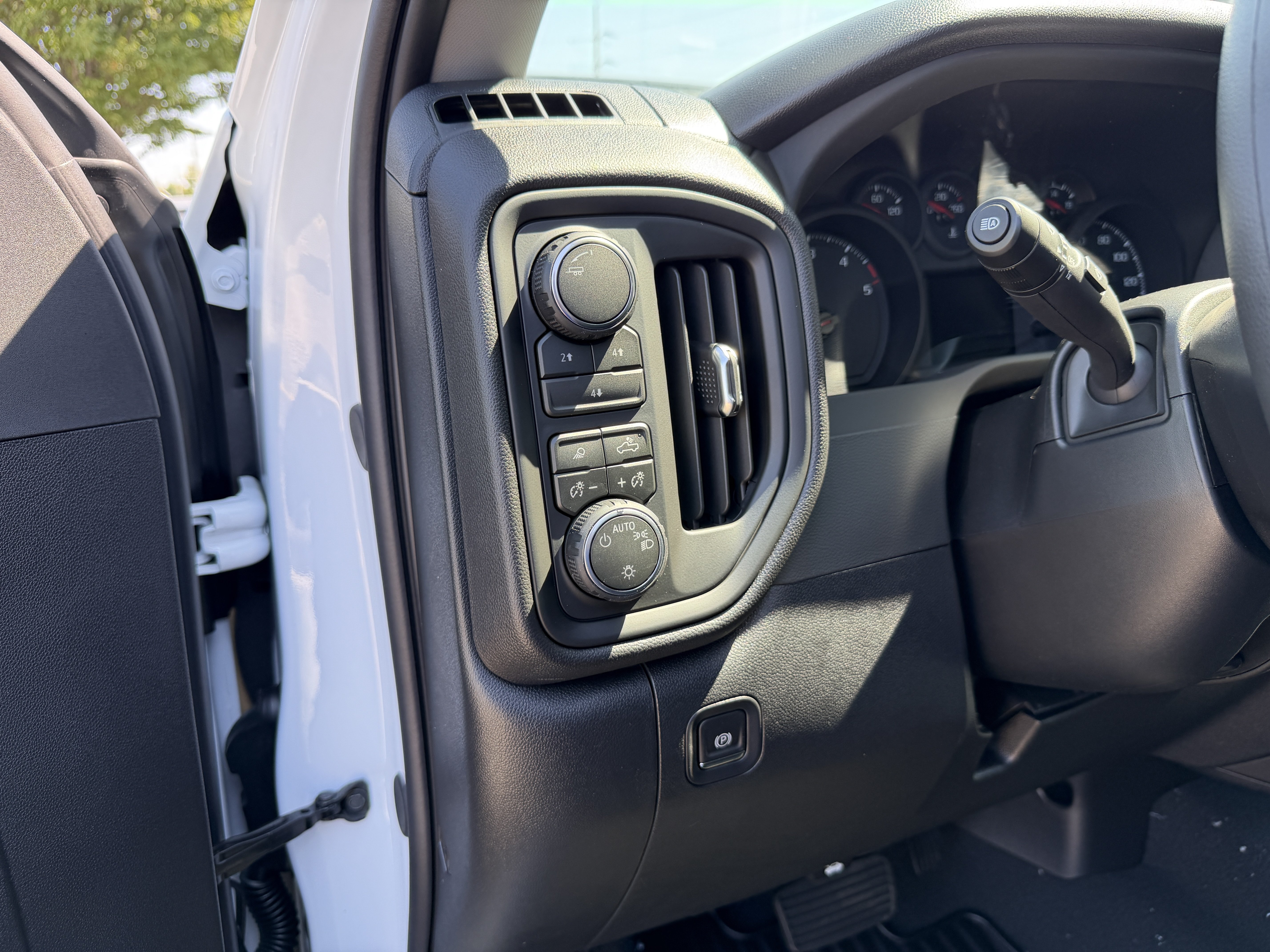 New 2026 Chevrolet Silverado 2500 Custom w/ Custom Value Package AWD/4WD image 15
