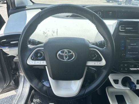Used 2018 Toyota Prius Three Touring FWD image 19
