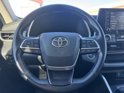 Used 2022 Toyota Highlander XLE image 29