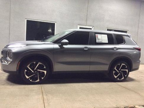 Used 2023 Mitsubishi Outlander SE image 29