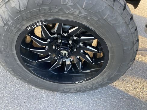 Used 2020 Chevrolet Silverado 1500 LT image 9