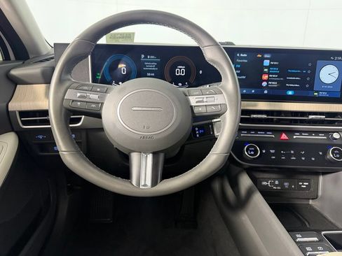 Used 2025 Hyundai Sonata SEL FWD image 14