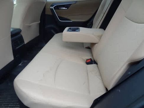 Used 2020 Toyota RAV4 XLE image 19