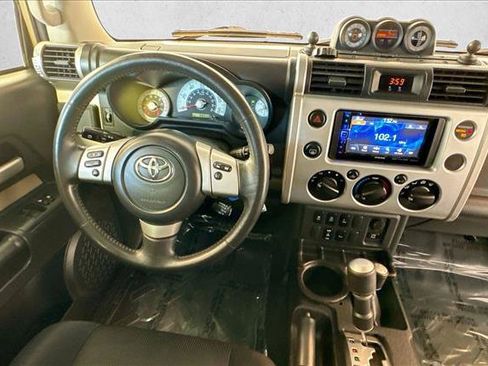 Used 2014 Toyota FJ Cruiser 4WD w/ Upgrade Package image 20