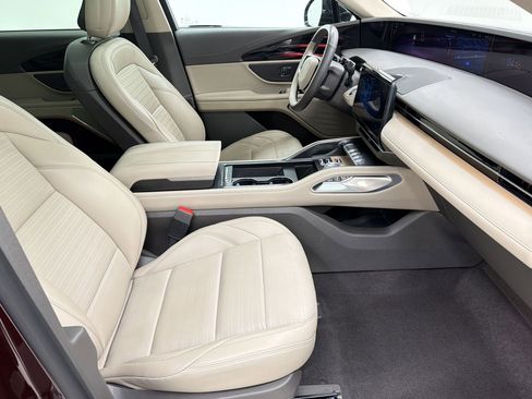 Used 2025 Lincoln Nautilus Reserve AWD/4WD image 29