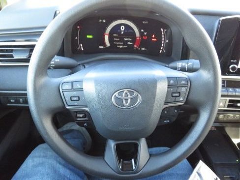 Used 2025 Toyota Camry LE image 20