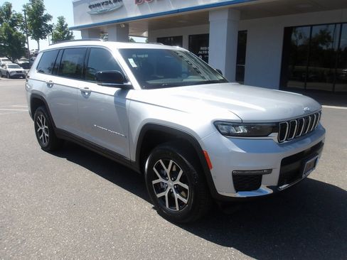 New 2025 Jeep Grand Cherokee L Limited w/ Luxury Tech Group II image 2