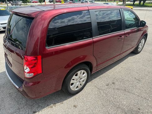 Used 2018 Dodge Grand Caravan SE w/ UConnect Hands-Free Group FWD image 6