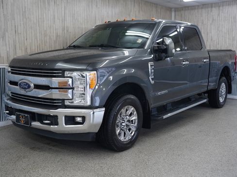 Used 2017 Ford F350 Lariat w/ Chrome Package image 4