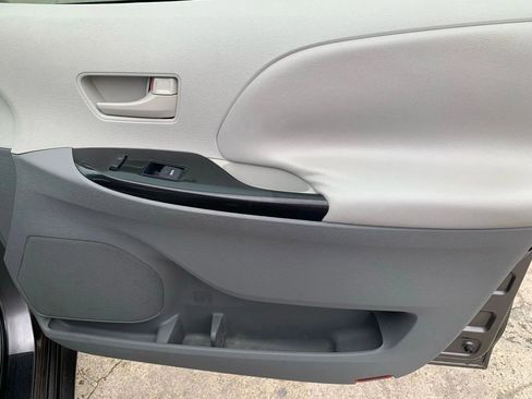 Used 2011 Toyota Sienna LE image 26