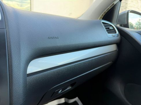 Used 2013 Volkswagen Golf 4-Door FWD image 31