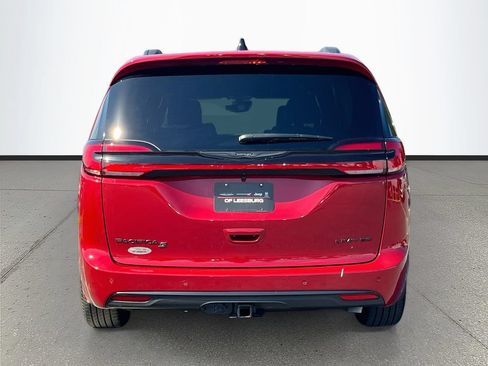 Used 2026 Chrysler Pacifica Limited w/ S Appearance Package FWD image 6
