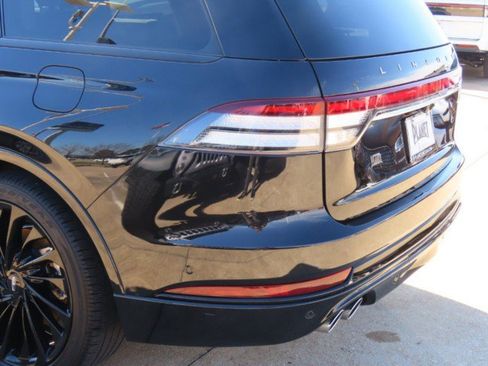 Certified 2023 Lincoln Aviator Reserve w/ Equipment Group 201A image 14