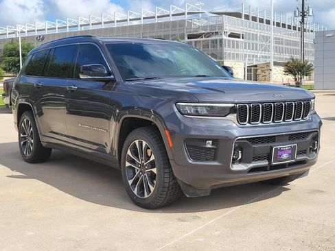 Used 2021 Jeep Grand Cherokee L Overland w/ Luxury Tech Group IV AWD/4WD image 3