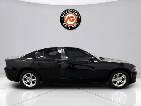 Used 2022 Dodge Charger SXT w/ Leather Interior Group RWD image 2