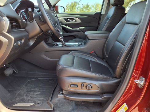 Used 2021 Chevrolet Traverse RS w/ LPO, Floor Liner Package FWD image 23