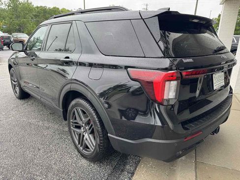 Used 2025 Ford Explorer ST-Line w/ ST-Line Street Pack AWD/4WD image 46