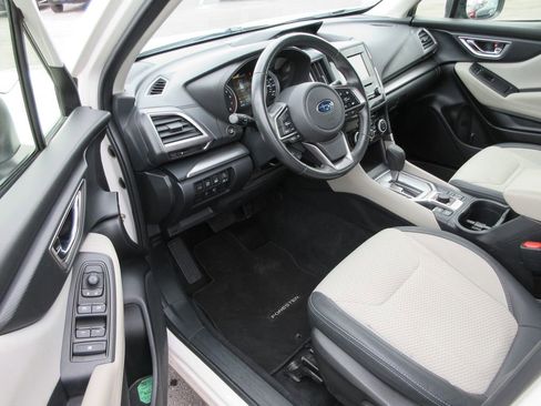 Used 2023 Subaru Forester Premium image 13