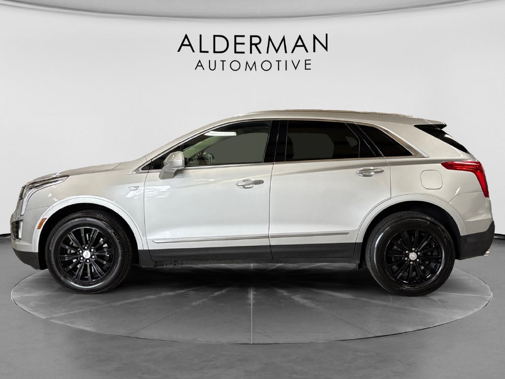 Used 2018 Cadillac XT5 Luxury w/ Driver Awareness Package FWD image 2