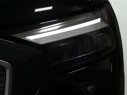 Used 2022 Audi Q4 e-tron Premium image 38