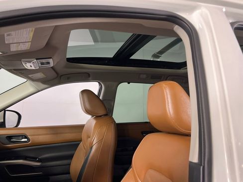 Used 2024 Nissan Pathfinder Platinum w/ Black Appearance Package image 21