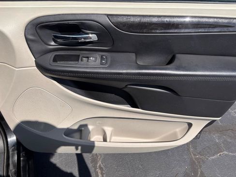 Used 2018 Dodge Grand Caravan SE w/ UConnect Hands-Free Group FWD image 23