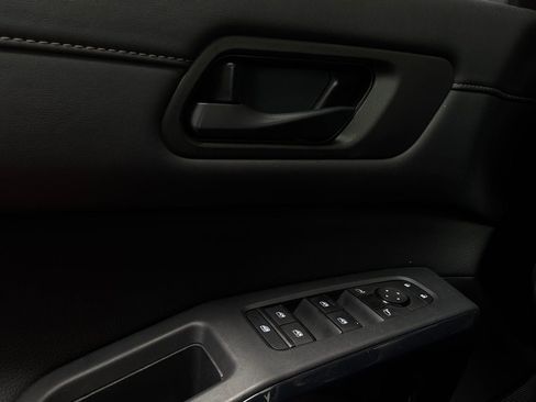Used 2025 Nissan Pathfinder SV FWD image 22